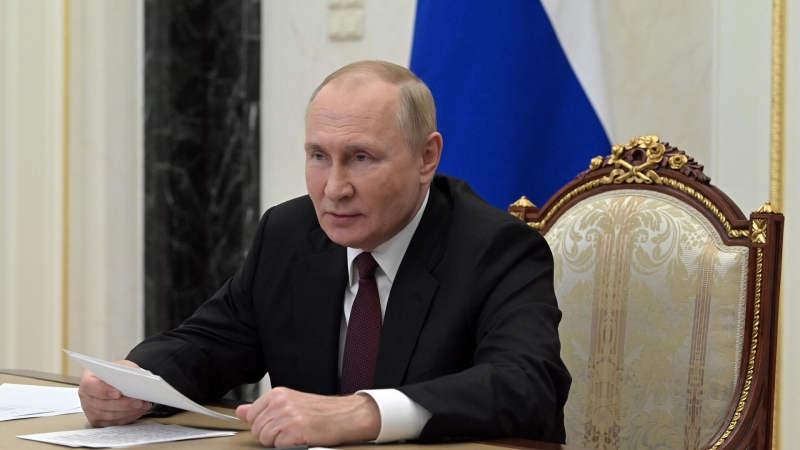 Путин призвал парламент не терять темп работы над реализацией послания ФС
