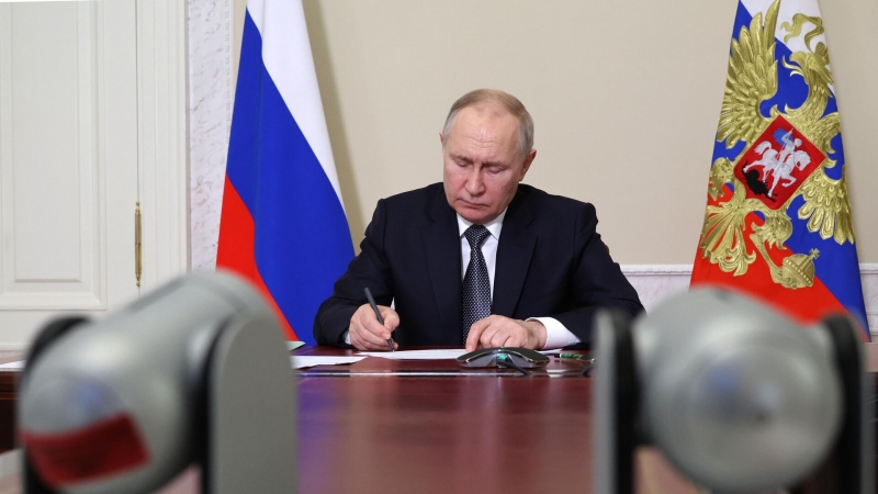 Путин продлил срок госслужбы Титову и Вершинину