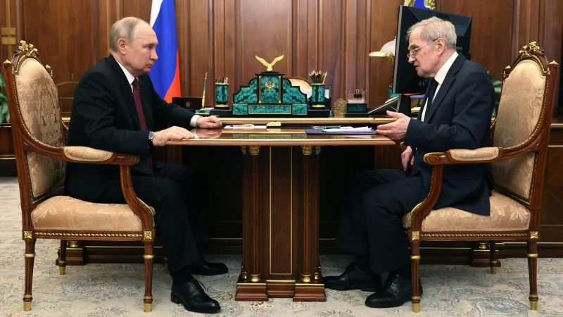 Путин проводит встречу с председателем Конституционного суда