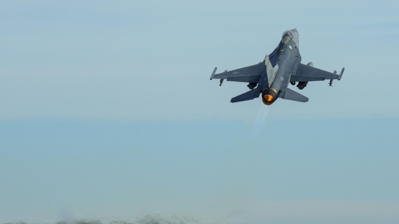 В США предупредили Зеленского о судьбе F-16, вступающих в бой в зоне СВО