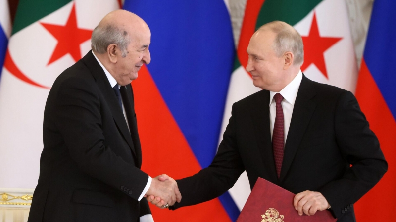 Путин поблагодарил президента Алжира за приезд в Россию