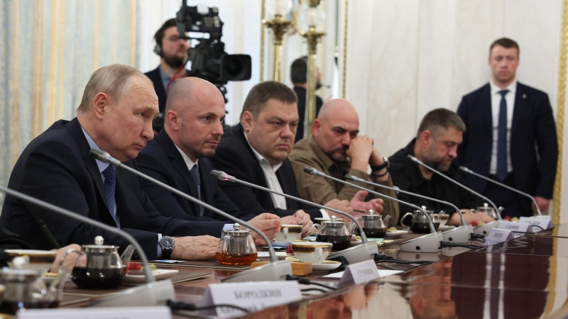 Путин призвал жителей исторических территорий России повлиять на власти