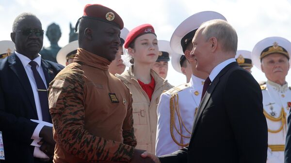 Путин пообщался с иностранными гостями парада ВМФ