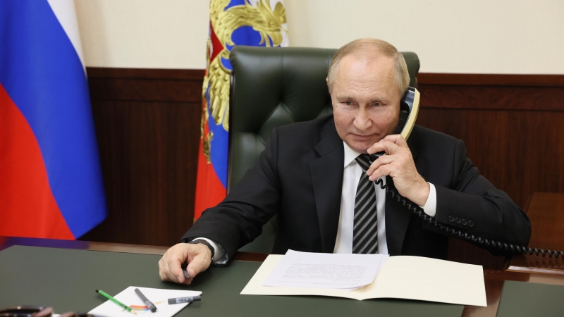 Путин в телефонном разговоре поздравил с Мирзиеева с победой на выборах