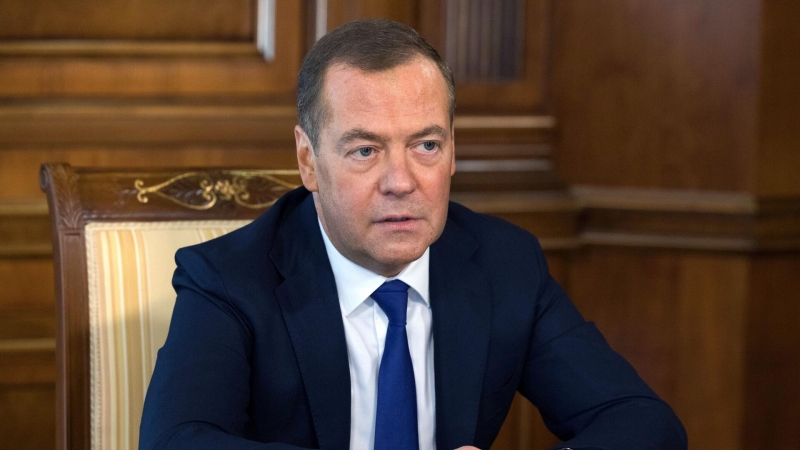 Медведев напутствовал будущих участников губернаторских выборов