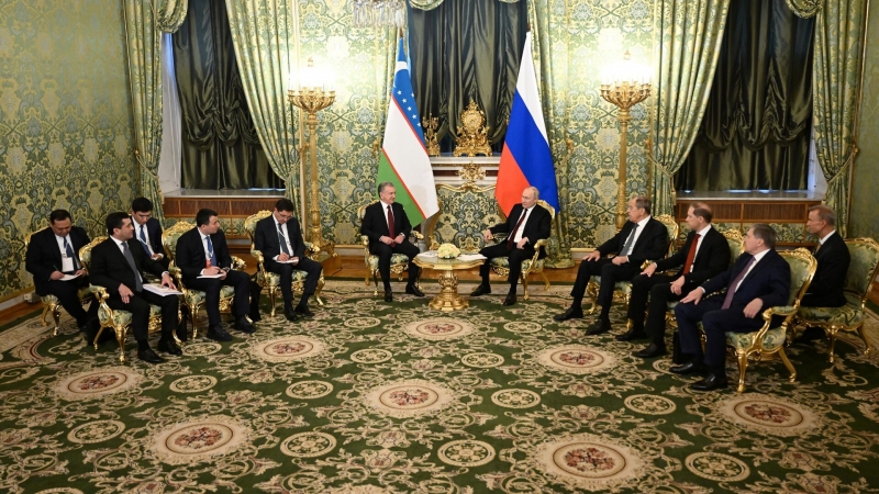 Президент Узбекистана на встрече с Путиным заявил о прогрессе в отношениях
