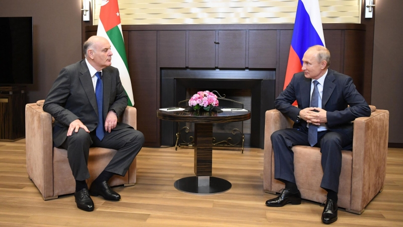 В Кремле анонсировали переговоры Путина с Бжанией