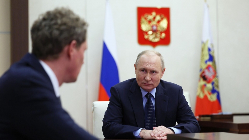 Путин провел встречу с главой ФНС Егоровым