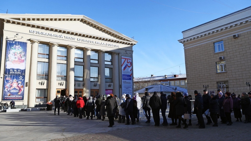 В Музыкальном театре началась церемония прощания с экс-главой Кузбасса