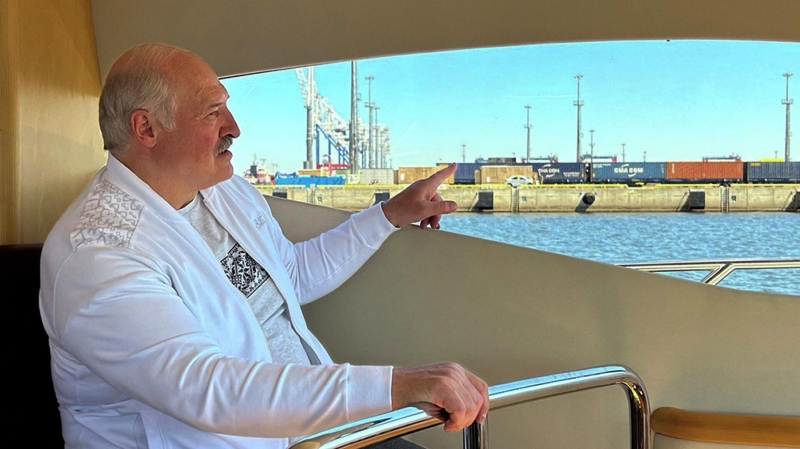 Лукашенко планирует в мае проехаться по историческим местам Петербурга