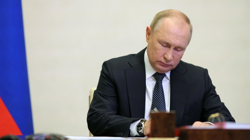 Путин освободил от должности первого замдиректора Росфинмониторинга