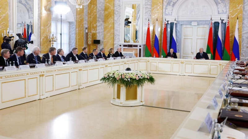 Путин пригласил участников заседания Высшего госсовета СГ на обед