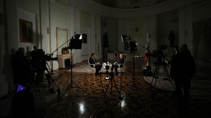 Медведев похвалил Такера Карлсона за интервью с Путиным