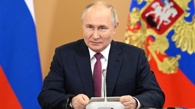 Путин перед совещанием с правительством отдельно переговорил с премьером