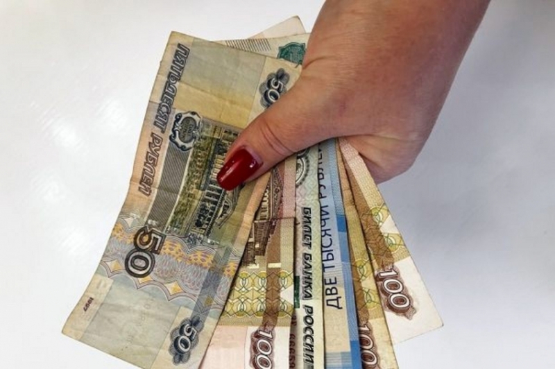 Пенсионерам в России до 25 марта переведут на карту разовую выплату с четырьмя нулями