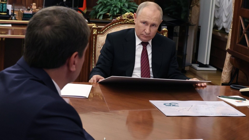 Путин сообщил, что регулярно видится с главами новых регионов