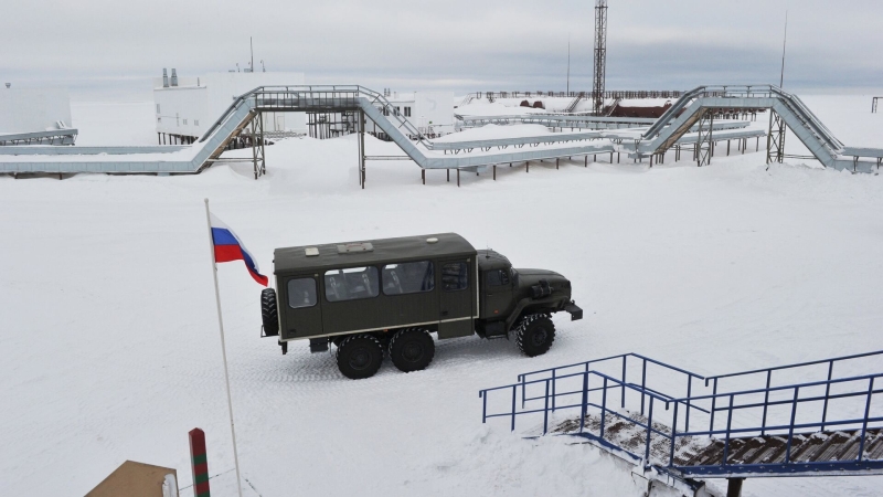 Россия не отдаст свои территории в Арктике, предупредил Медведев