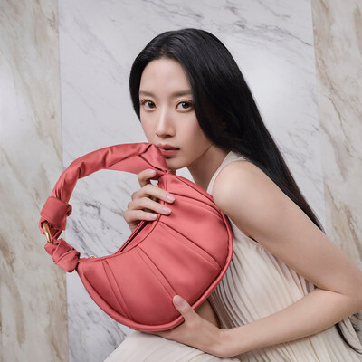 TUMI дебютирует с женской коллекцией Asra с новым глобальным амбассадором бренда Мун Гаён