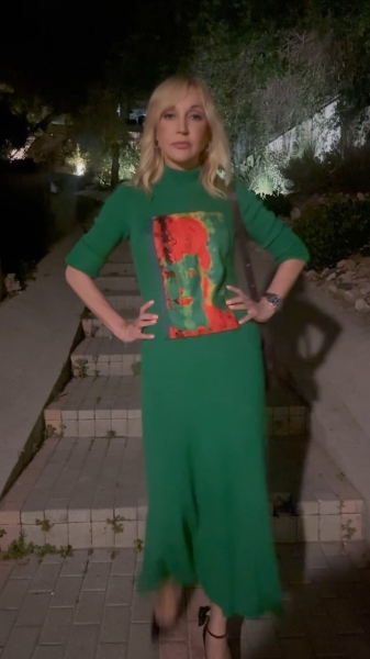 Кристина Орбакайте снялась в платье с арт-портретом Аллы Пугачевой