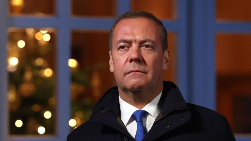 Медведев предложил ужесточить закон об иноагентах