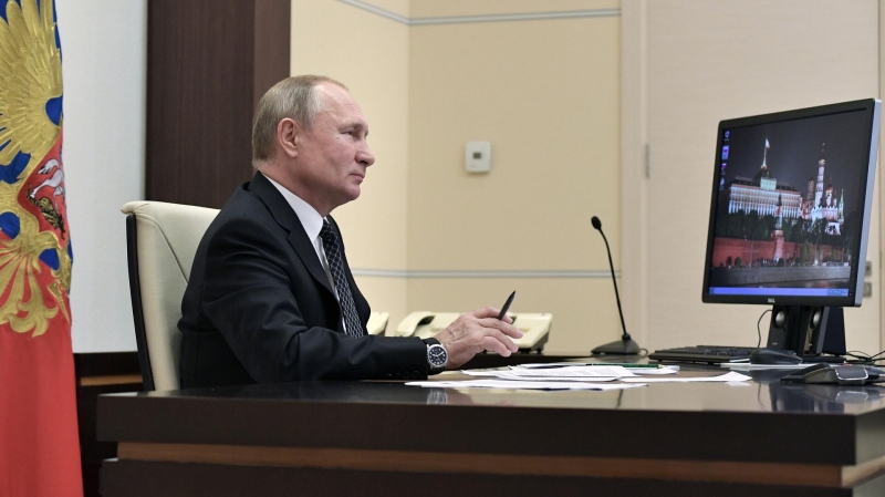 Песков рассказал, зачем Путин приехал в Кремль в воскресенье вечером