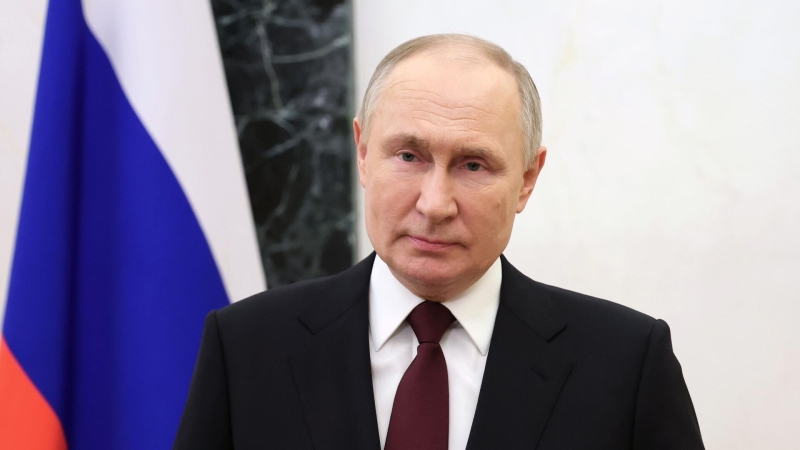Путин призвал обеспечивать стабильность общественно-политической системы