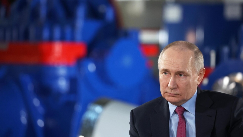 Россия вынуждена защищать свои интересы вооруженным путем, заявил Путин