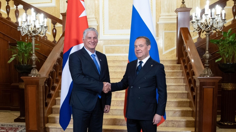 Медведев встретился с президентом Кубы
