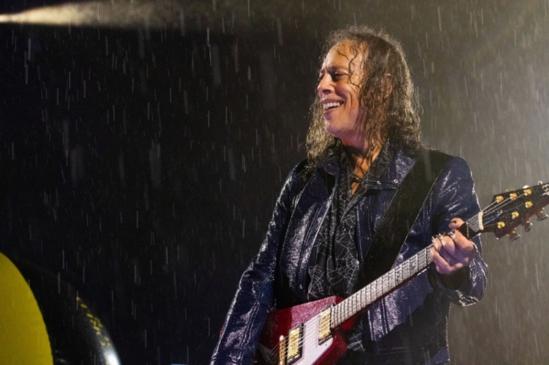 Поклонники связали молнию на концерте группы Metallica с погибшим музыкантом — связь с потусторонним