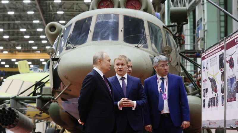Путин встретился с Мантуровым и Чемезовым