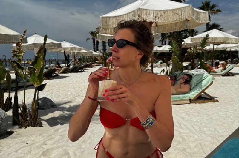 Телеведущая Светлана Бондарчук снялась в бикини во время отпуска в Турции