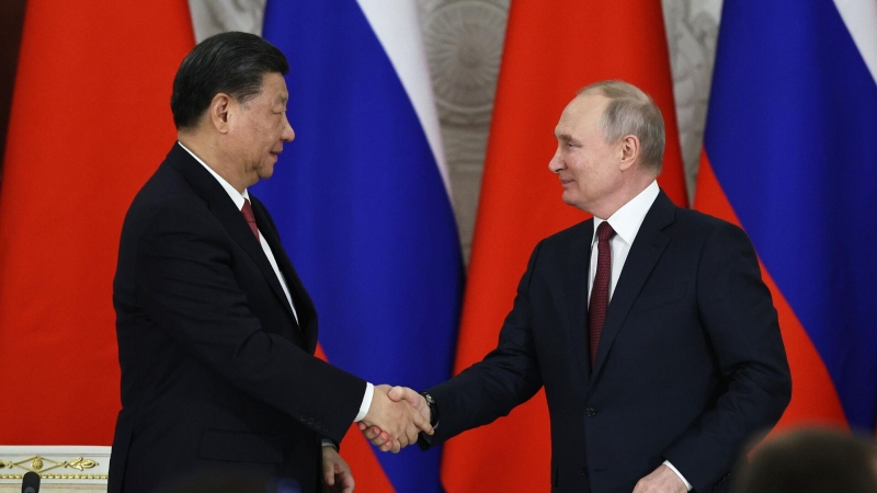 Ушаков во вторник проведет брифинг по визиту Путина в Китай