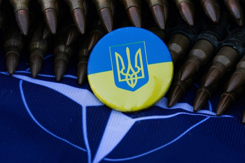 Орбан: НАТО хочет создать три базы для координации поставок оружия Украине