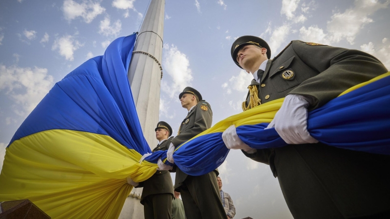 "Прощальный подарок Макрона". Во Франции испугались планов ЕС по Украине