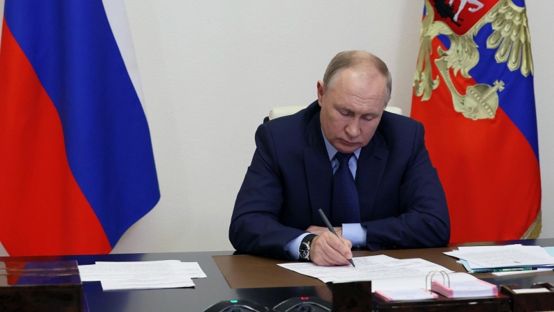 Путин подписал указ об образовании новых управлений в АП