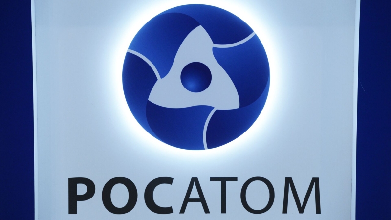 Путин внимательно следит за работой "Росатома", заявил Песков