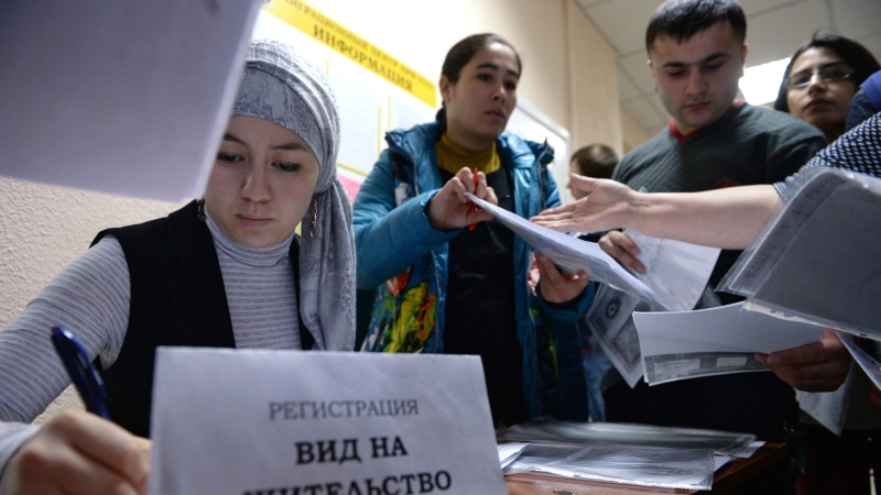 Все передвижения мигрантов должны быть под контролем, заявил Медведев