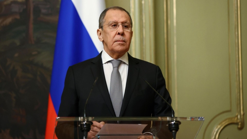 Лавров не опускается до ненужных разборок, заявил Медведев