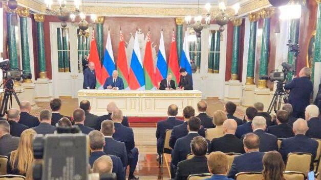 Путин обсудил с Лукашенко вопросы экономики, безопасности и обороны