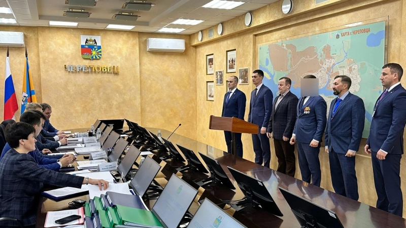 Власти Череповца объяснили, почему размыли на фото лицо кандидата в мэры