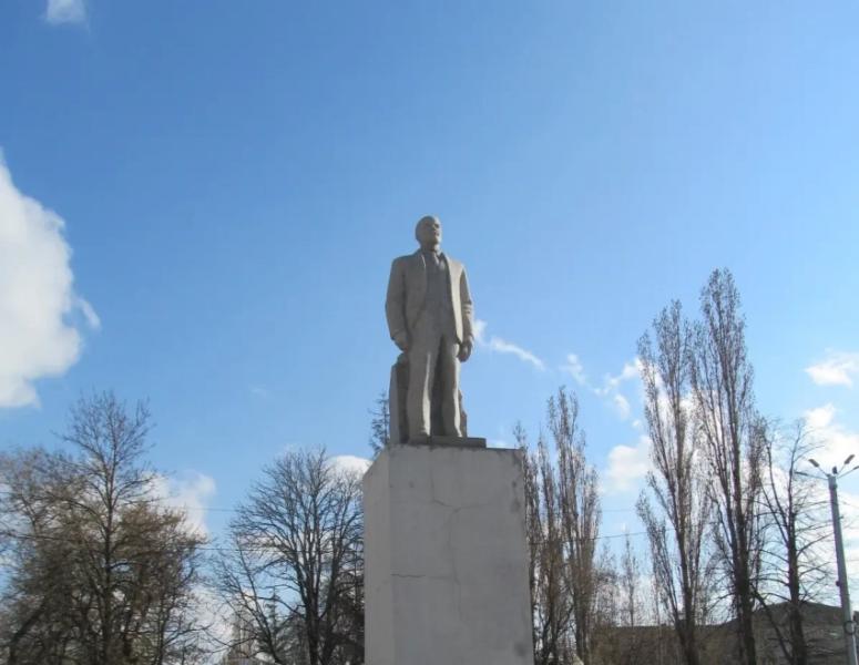 «Ленин жил...»: и спустя 155 лет со дня рождения идут споры о фигуре Ильича и его роли в истории страны