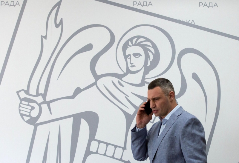 "Все понимают, но пока молчат". Зеленский начал готовиться к неизбежному