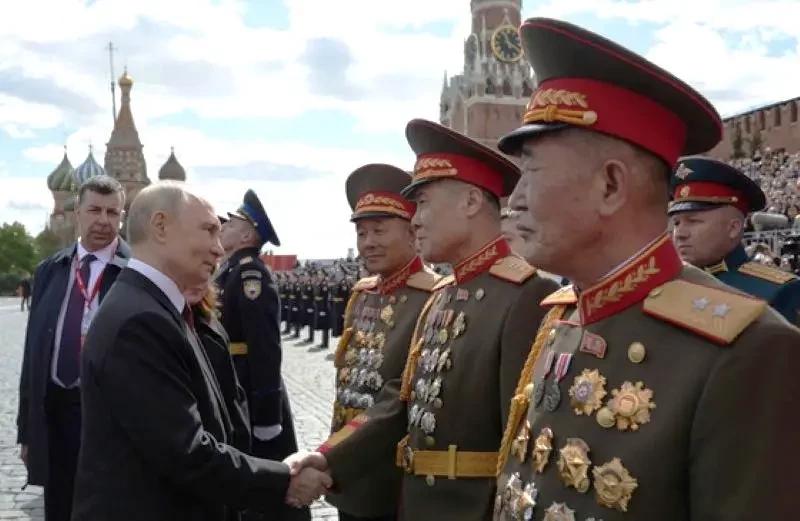 Фронтовики, достаньте свои ордена – и пусть ими гордятся потомки