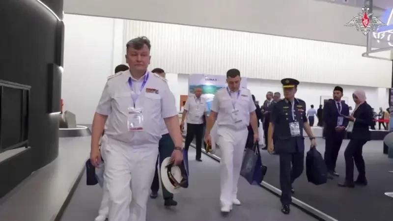 «Изолировали...»: ВМФ РФ принимает участие в Международной военно-морской выставке в Малайзии