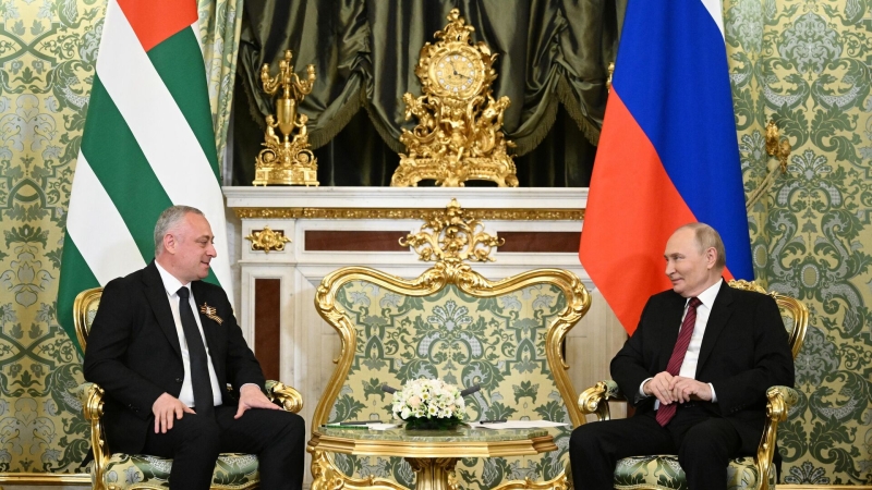 Президент Абхазии поблагодарил Путина за особое отношение к республике