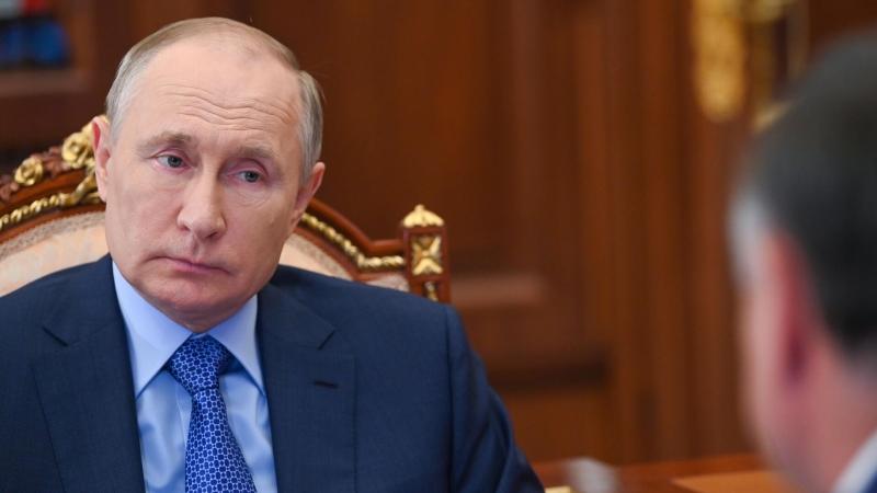 Путин поручил создать в Мурманской области центр зимних видов спорта