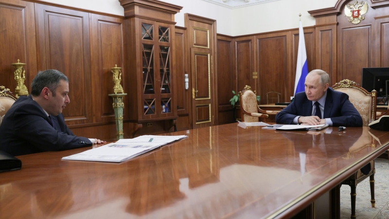 Путин предложил Хинштейну поговорить в машине