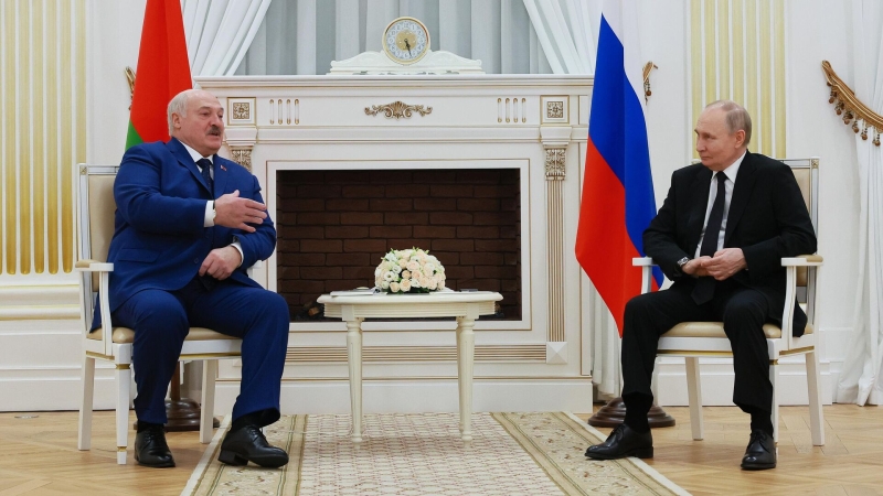 Путин провел встречу с губернатором Волгоградской области