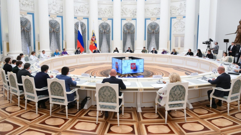 Путин рассказал о проекте "Лидеры России. Политика"