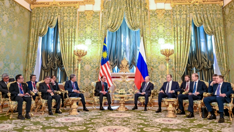 Путин высоко оценил итоги переговоров с премьером Малайзии